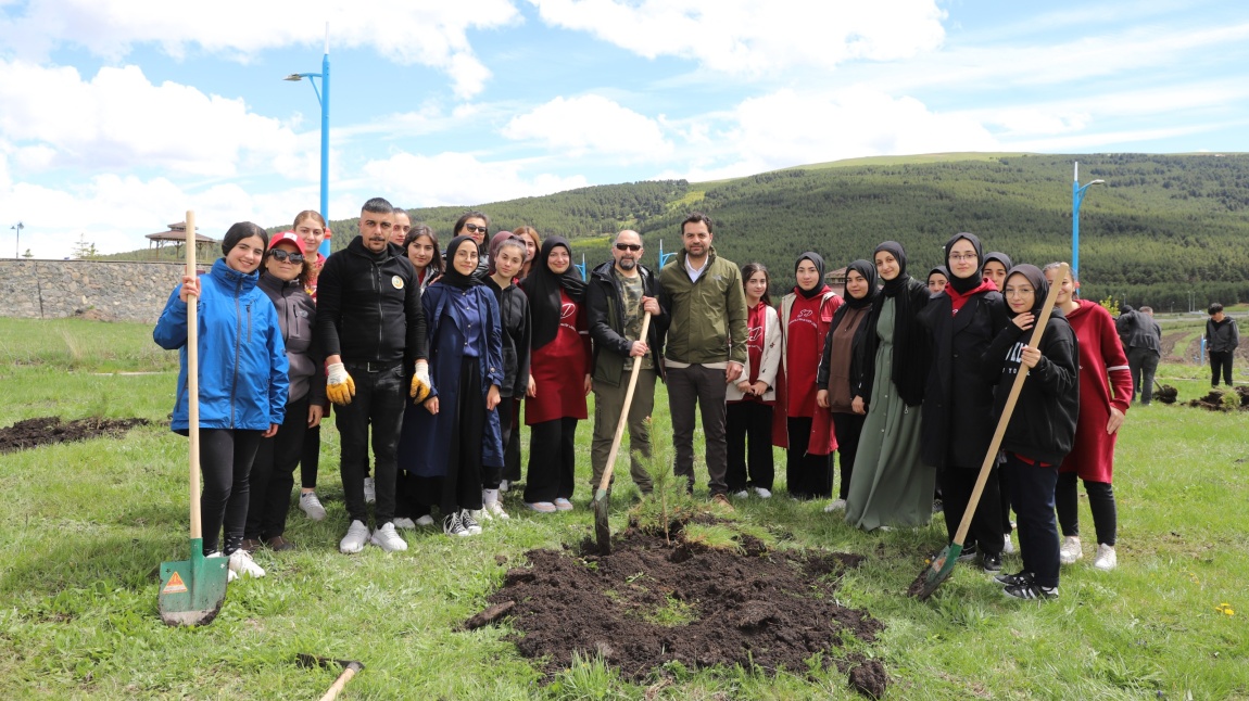 GAZZE' DE HAYATINI KAYBEDENLER İÇİN ''GAZZE HATIRA ORMANI'' OLUŞTURULDU